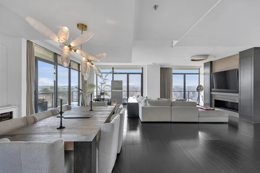 *FIFA Rare XL Penthouse* Luxury Spa Master Bath - Image 1