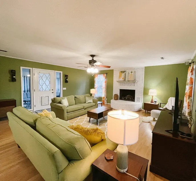 Retro Ranch - 3/2 - Cool & Convenient - Image 1