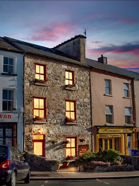 White Heather 3 Bed Clifden Town - Image 1