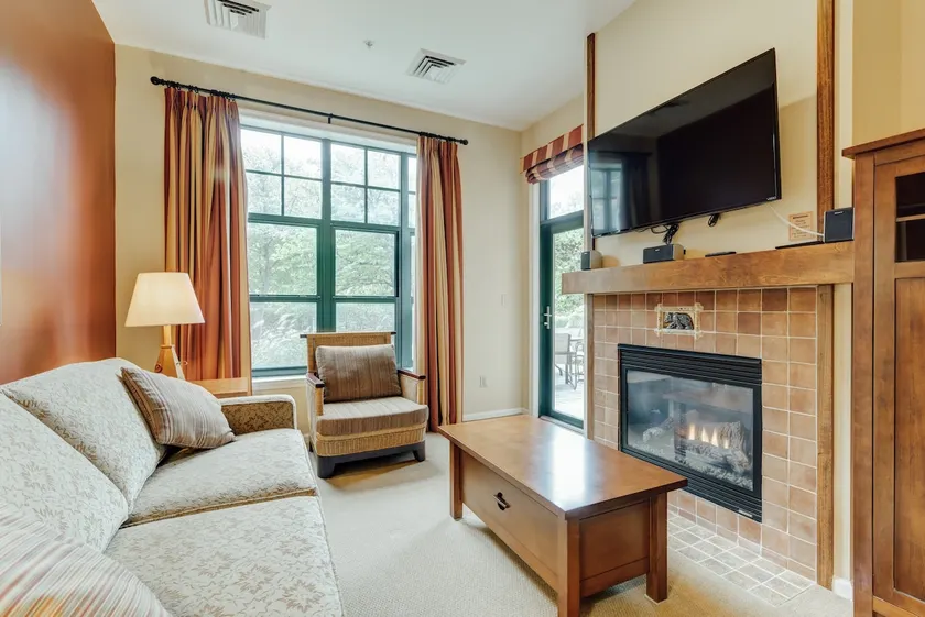 RARE 1st flr Private Ski inout access 1 Bed - Image 1