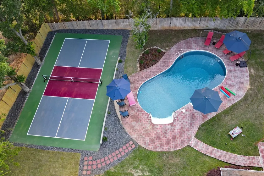 Tuscaloosa Oasis: Pool, Pickleball, & Near UA! - Image 1