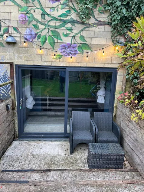 Charming Garden Retreat with Bar - Image 1