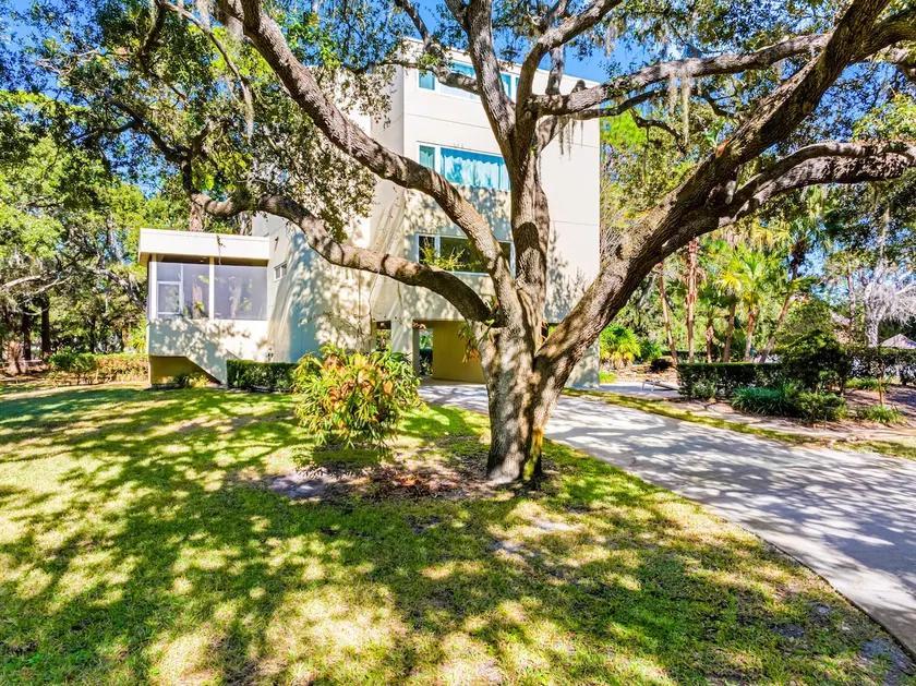 Modern Private Estate | Central to Tampa & Beaches - Image 1