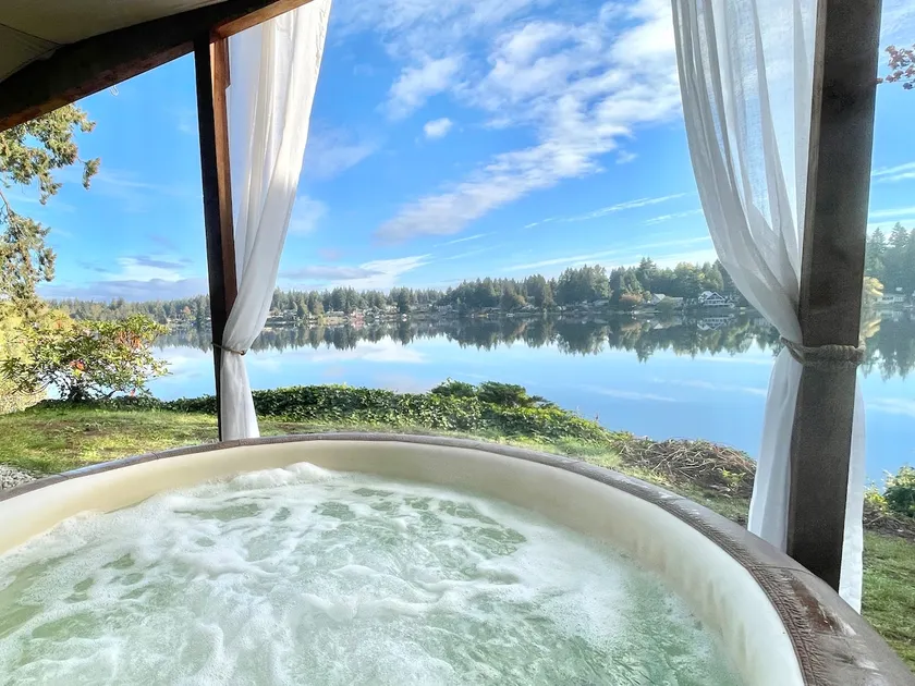 Luxe Lakeside Retreat- Hot Tub S'mores Watersports - Image 1