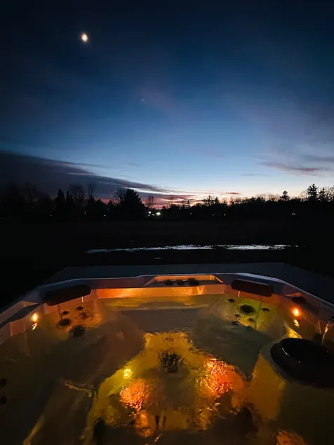 Amber Autumn Suite & Hot Tub - Image 1