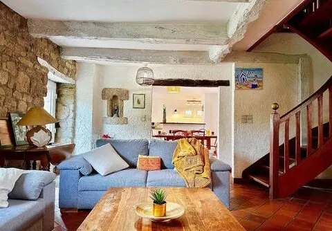 Quiet stone house - Image 1