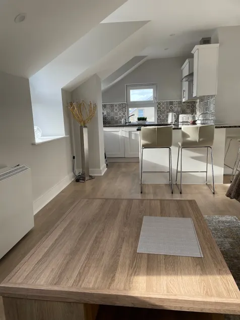 Bay View Luxury Apartment (Adjacent Apt available) - Image 1
