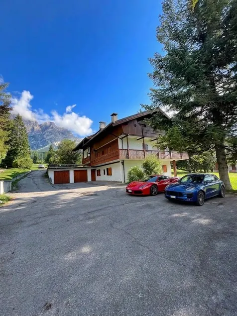 Exclusive Central Chalet, 5 min Sky Slopes, Garage - Image 1