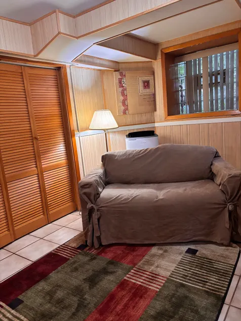 Cozy Studio Apt. Home-5 Min. to U of C - Image 1