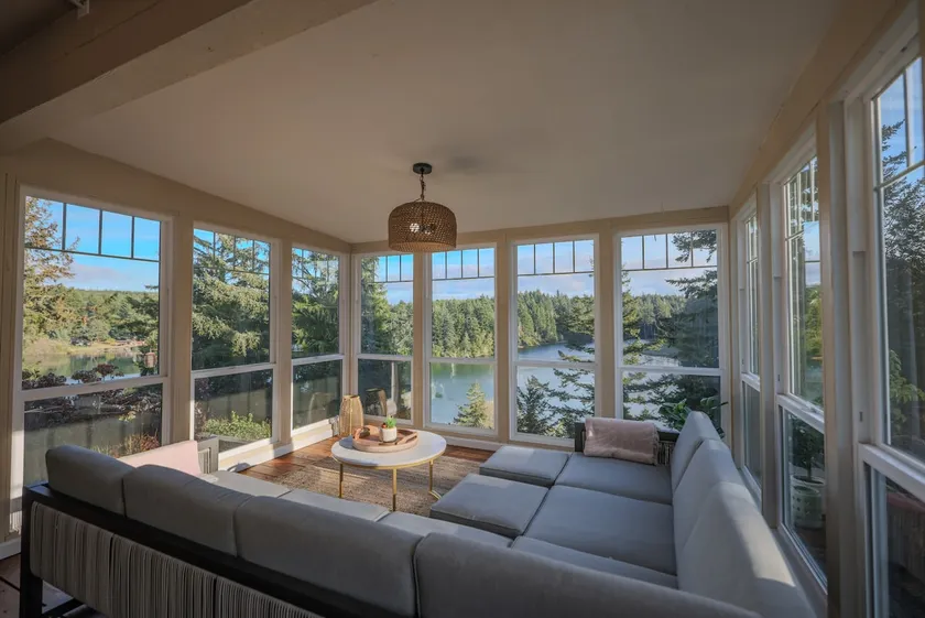 Serene Lake View Retreat - Image 1