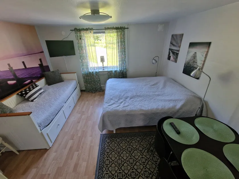 ROOM/Apartment with kitchenette in Lysekil. Private entrance. - Image 1