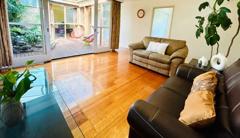 Relaxing Family Home•Free Parking•Walk to Train - Image 1