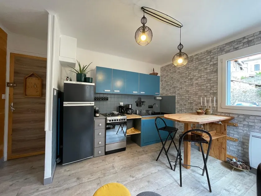 L'Idylle with access to a roof terrace. - Image 1