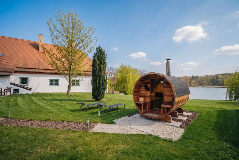Bezdrevská Bašta – house with sauna by the water - Image 1