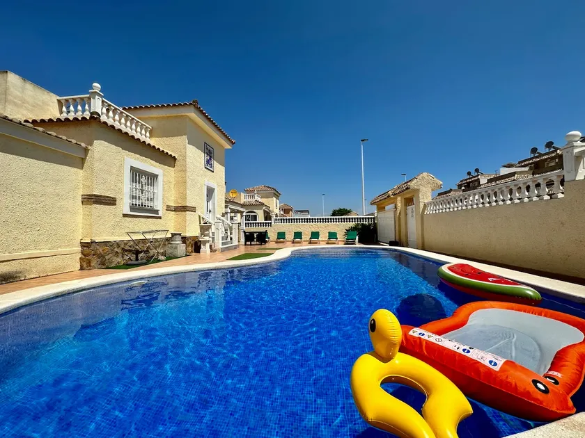 Villa Bella near downtown GA with heated pool - Image 1