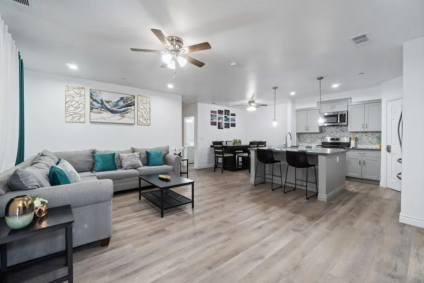 3bdr & 2bath/2 car garage/Bbq space - Image 1