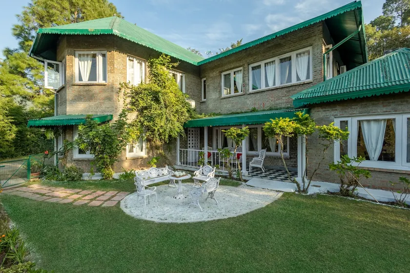 Nature’s Escape: 2 BHK Pet-Friendly Garden Villa - Image 1