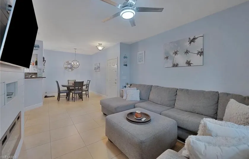 Great location! 2bed/2bath condo - Image 1