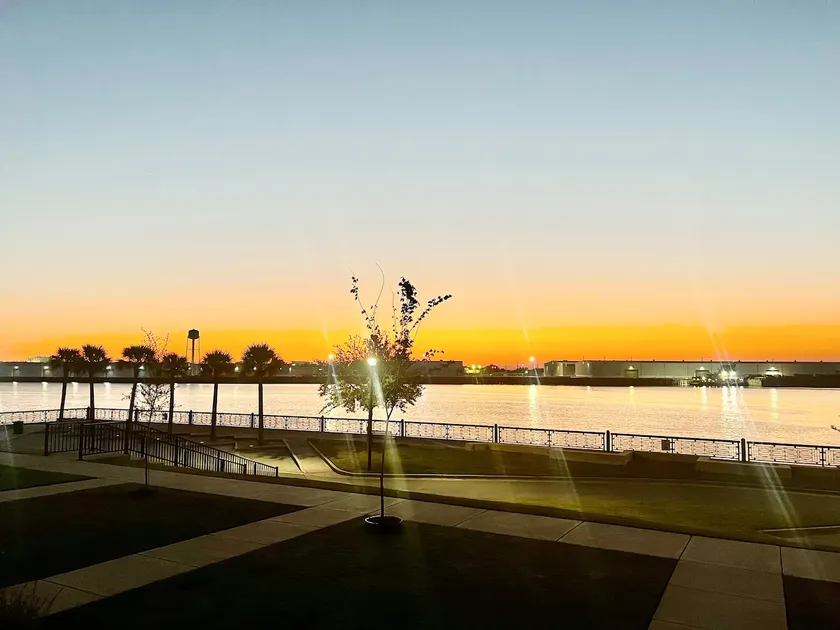 Water front/sleeps 6-8/ Downtown - Image 1