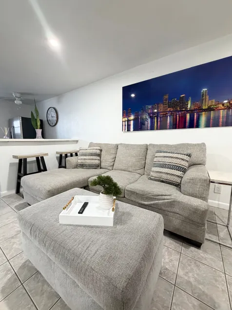 Oasis in Hallandale Beach near beaches & more! - Image 1