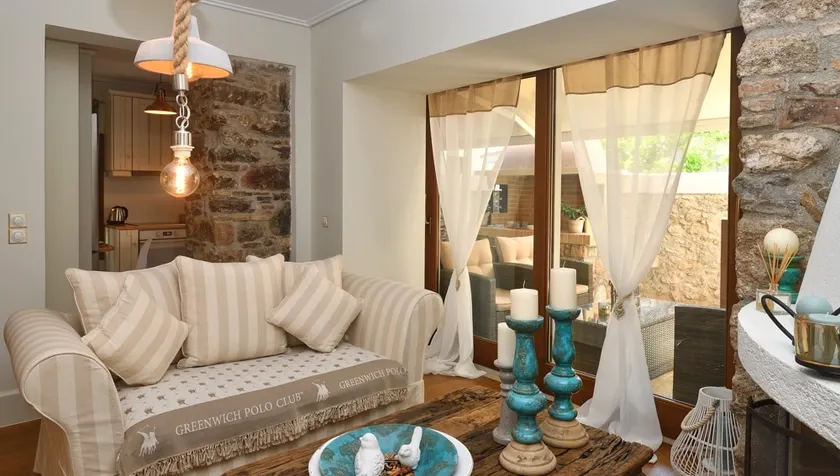 Bella's Rustic Suites - Image 1