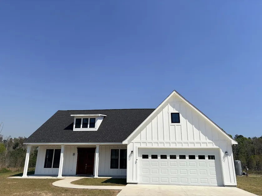 Beautiful Modern Farm House. - Image 1