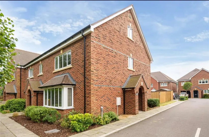 Foreman Manor Near London & Guildford 3 Bed 3 Bath - Image 1
