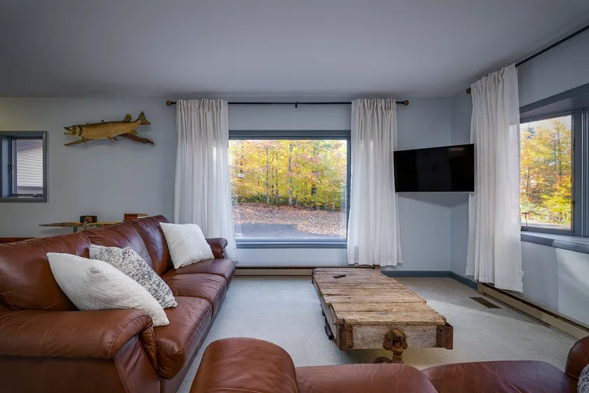 Cozy “Up North” Getaway + Starlink Internet - Image 1