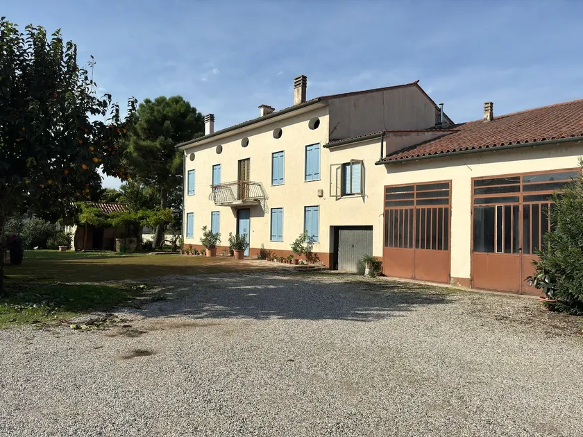 Historic house in the countryside - Image 1