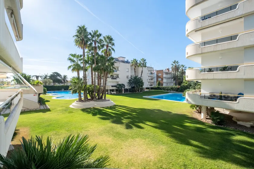 4BR Seafront Luxury Apt | Sofia by Palmera - Image 1
