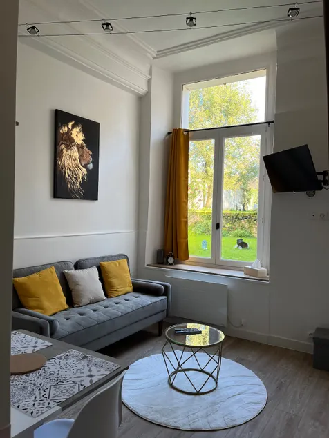 Studio Apartment - Image 1