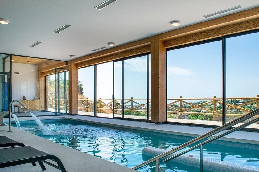 3Br Apt w/ Heated Pool SPA&GYM - Image 1