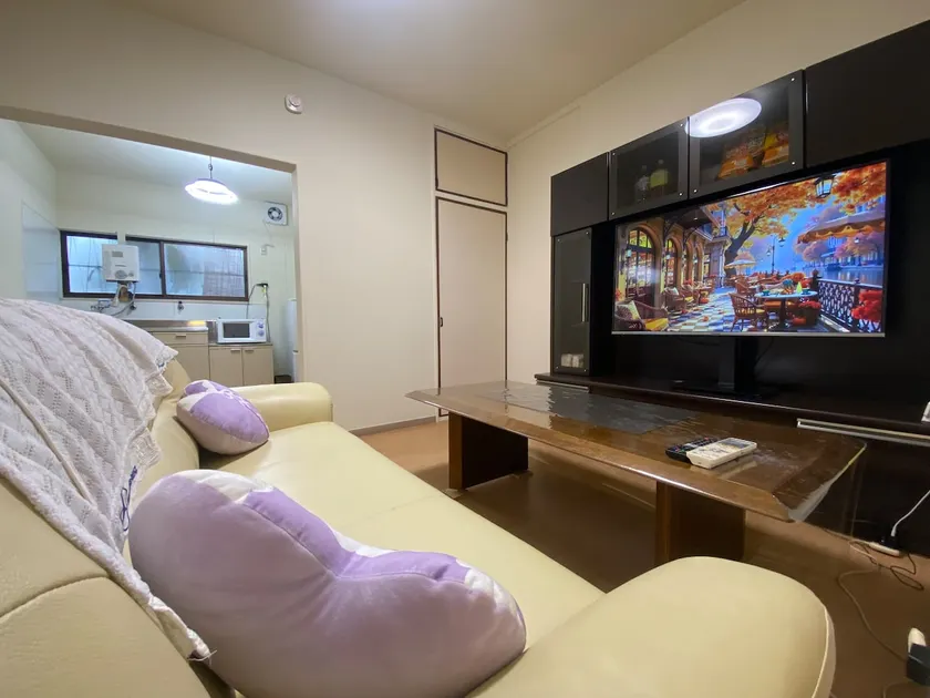 Relaxing room with a babbling brook - Image 1