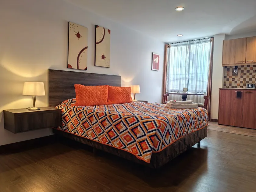 Centrally-located Independent Studio Suite with Breakfast - Image 1