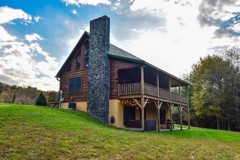 Cabin for 12 Hot Tub & Pets - Image 1