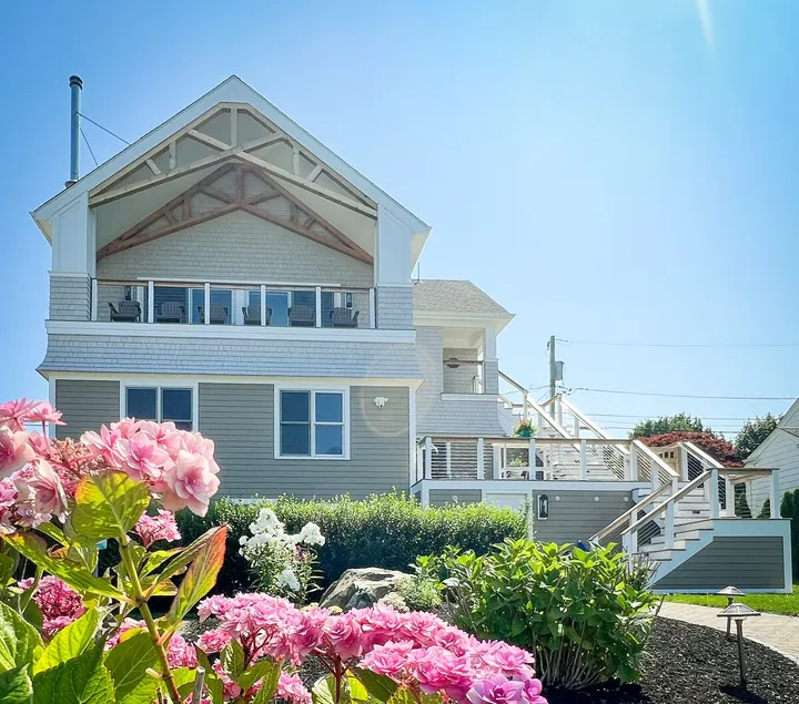 Grace’s Beach Retreat - Image 1
