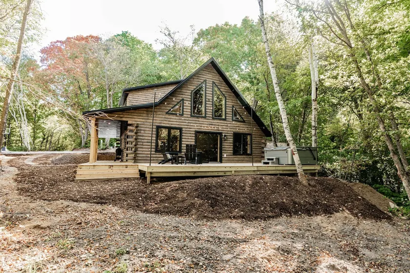 Lake Cabin Retreat | Hot tub - Image 1