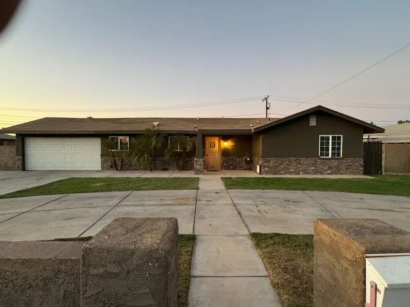 3BDRM 1.5 bathroom house W All channels no parties - Image 1