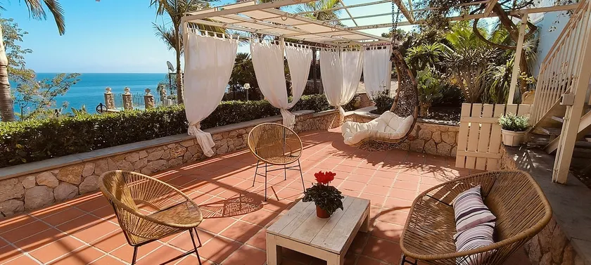 Dearhome Villa by the sea with garden - Image 1