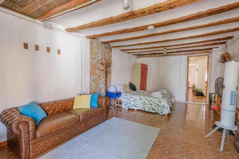 Bohemian apartment with internal balcony - Image 1