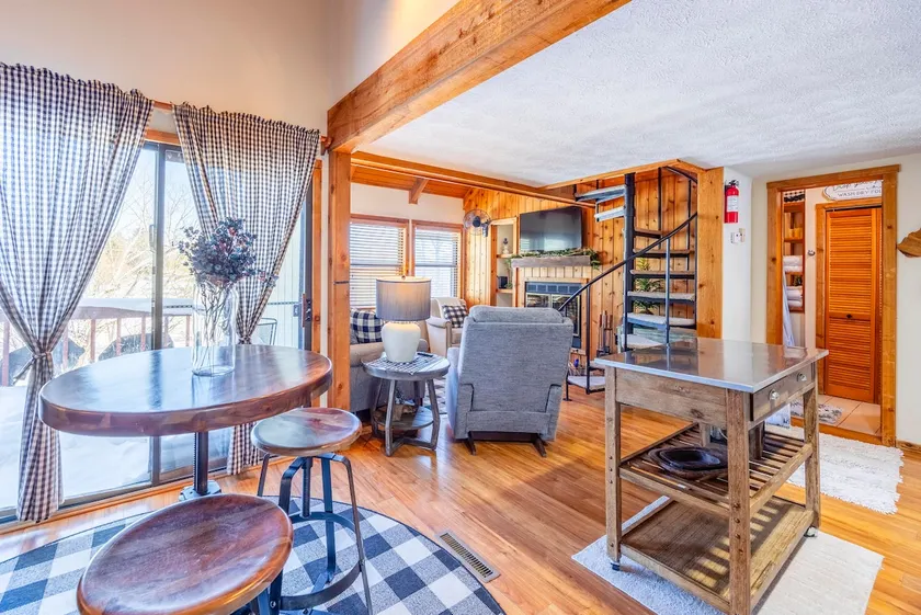 The Bear Lair-Resort Cabin-Jacuzzi Tub-Skiing - Image 1