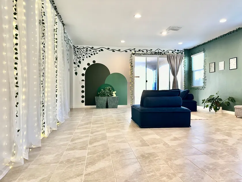 2Bd 1Bth Guest Suite ( King Beds & 43” Smart TV’s) - Image 1