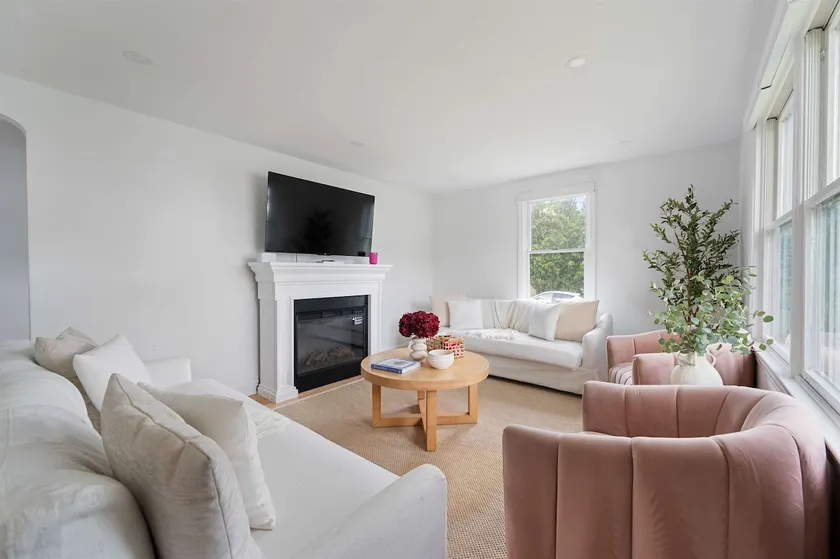 Renovated Cape Near beach, with Fire Pit and BBQ - Image 1