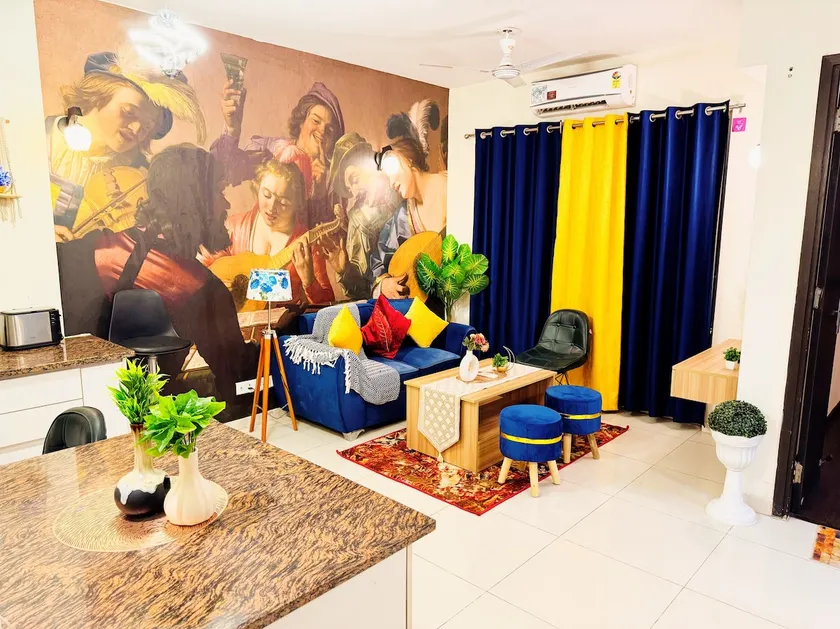 Old Monk | Luxury 1bhk Apartment | Jp Homestays - Image 1