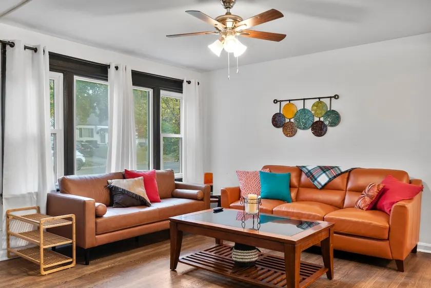 Sleeps 10, Safe area , Close to top attractions - Image 1