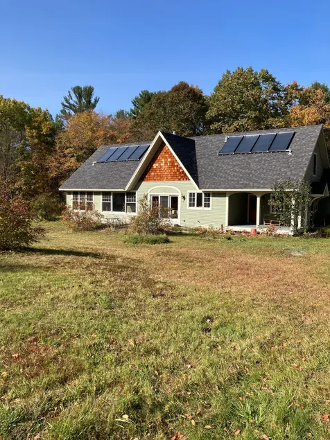 Bright, spacious country home - Image 1