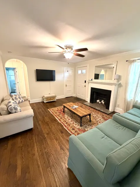 Central Greenville Cozy Cottage - Image 1