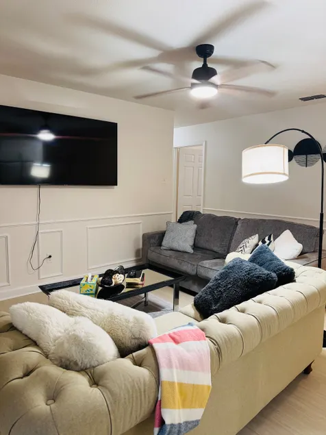 Charming Spacious 3/2 with 4bds Oasis in Palestine - Image 1