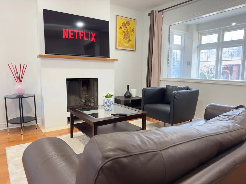 3 bdr home + bsmt in Swansea/High Park - Image 1
