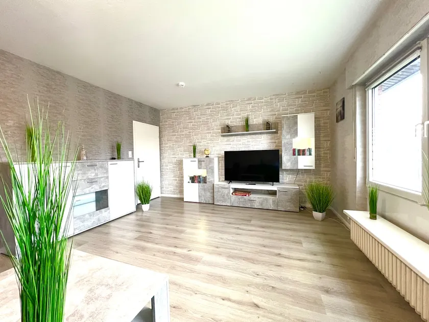 Vacation home with kitchen, garden and smart TV - Image 1